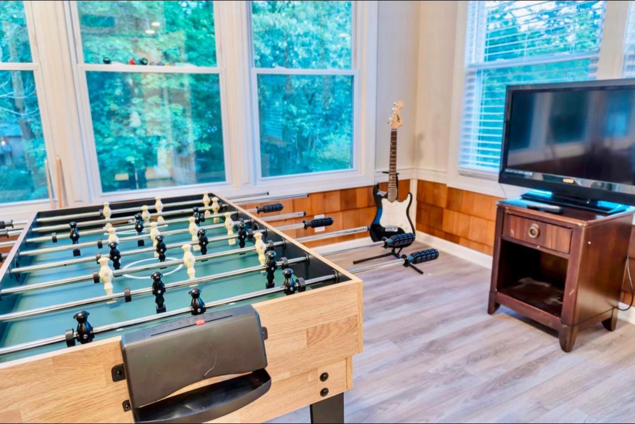King Bed, Home Theater, Pool Table, Game Room, Fireplace Charlotte Exteriér fotografie